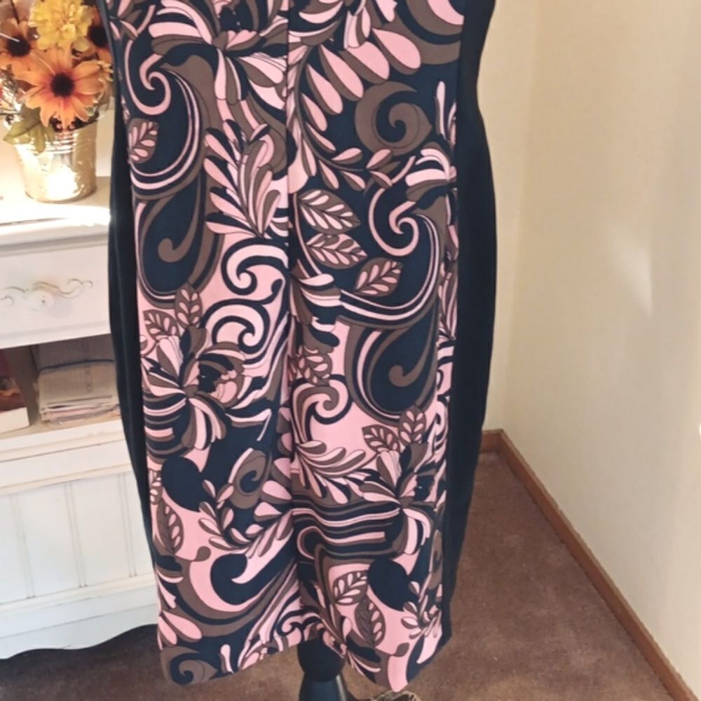 Connected Colorblock Dress - Picture 6 of 10